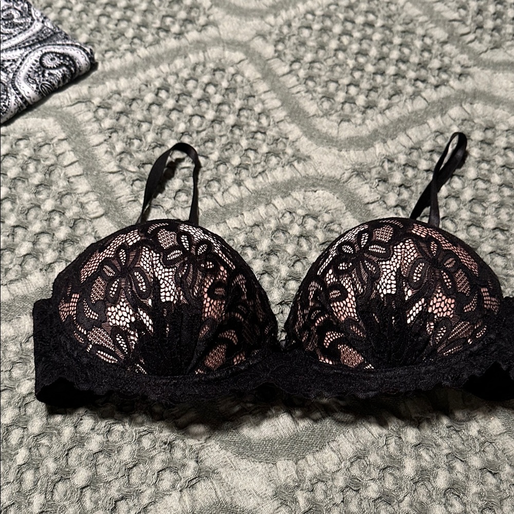 Jezebel nwot Black Lace Push-Up Bra - Women's Intimates size 38c